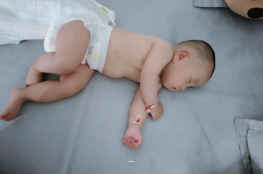 吉林宝宝脚心出汗怎么回事